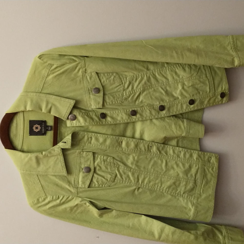 NWOT Amber Sun Jean Style Jacket - Size S
